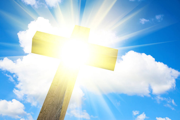 Croce di legno sul cielo blu. Contesto religioso
 - Foto, immagini