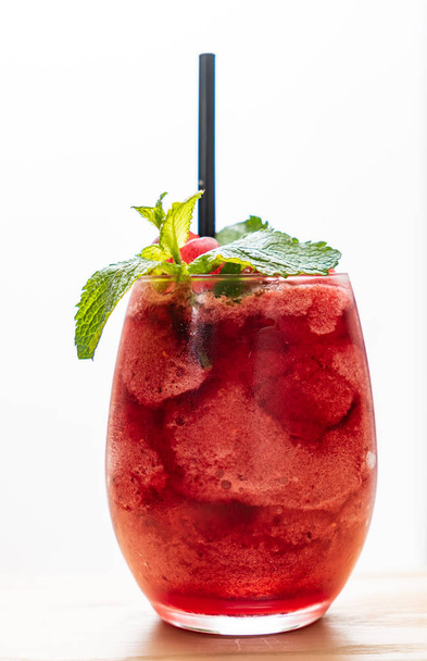 summer strawberry cocktail, close up - Фото, изображение