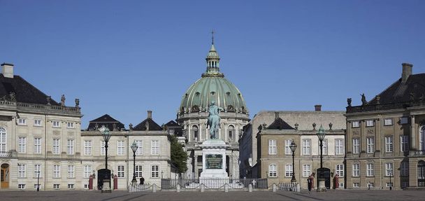 Castello di Amalienborg e Chiesa del Marmo, Copenaghen
 - Foto, immagini
