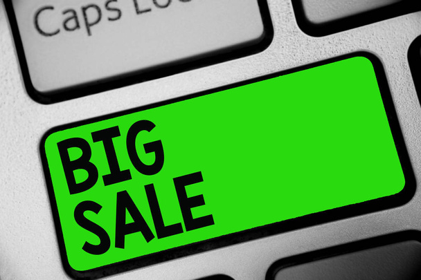 Käsiala teksti Big Sale. Käsitteen merkitys laittaa tuotteita korkea alennus Suuri hinta Musta perjantai Näppäimistö vihreä avain Intention luoda tietokoneen computing heijastusasiakirja
 - Valokuva, kuva