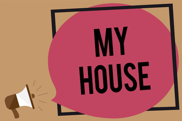 Írás jegyzék bemutatás az én-m House. Üzleti fénykép bemutató hely, vagy épület, ahol még él az ember, akit szerettem megafon hangszóró hangos sikítás sikoly ötlet beszélgetés beszéd hallgatni - Fotó, kép