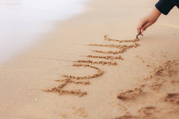 Kéz van rajz, homokos strand. - Fotó, kép