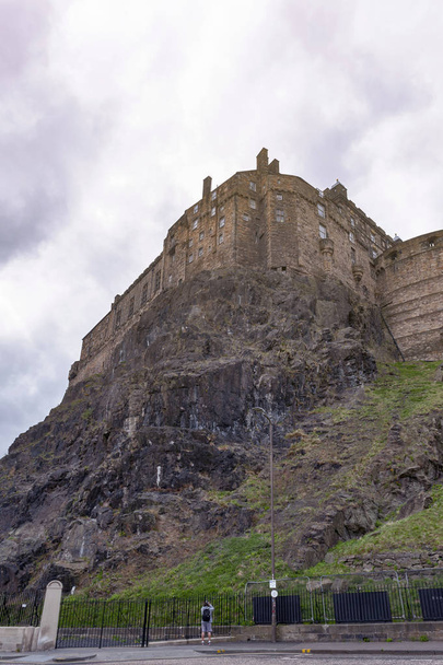 Pohled z jihovýchodu královského paláce a Half Moon baterie Edinburgh Castle, oblíbenou turistickou atrakcí a mezník Edinburgh, hlavní město Skotska, Velká Británie - Fotografie, Obrázek