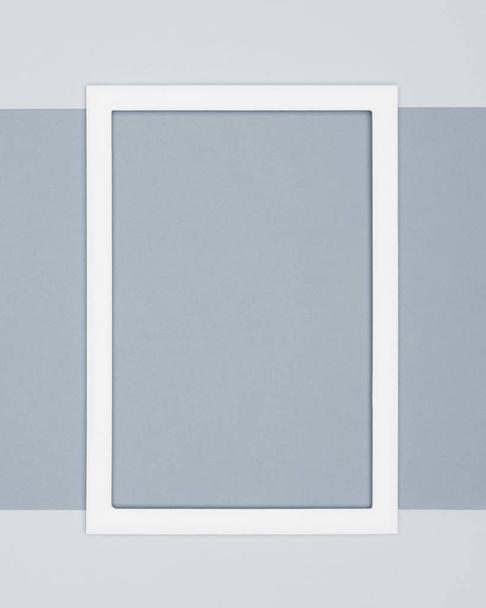 Abstrato flat lay cinza pálido cor papel textura minimalismo fundo. Modelo mínimo com moldura de imagem vazia simular
. - Foto, Imagem