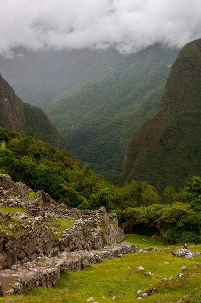 Vertical view of clouds over the mountains at Machu Picchu. - Foto, imagen