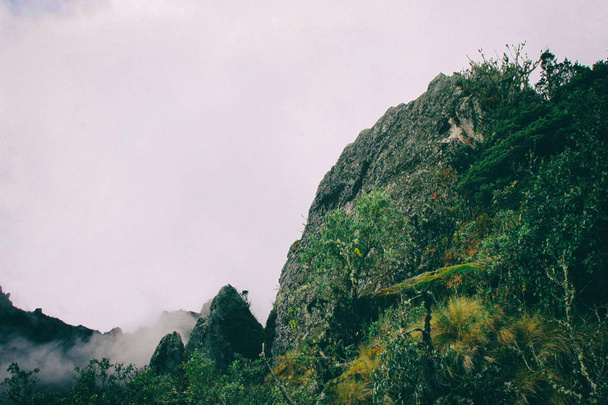 A gyönyörű háttérkép a hegyek természet részletesen az Andokban. - Fotó, kép