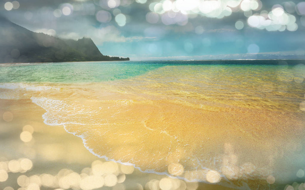 Mooie scène in Tunnels Beach op het eiland Kauai, Hawaii, Verenigde Staten - Foto, afbeelding