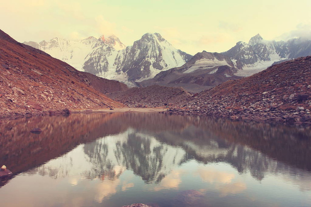 パミール高原の美しい高山 - 写真・画像