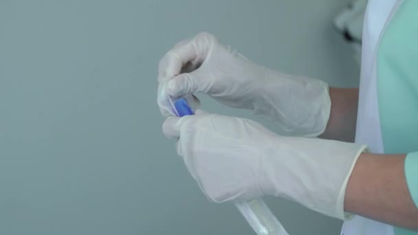 Doctor unpack sterilize q-tip for taking a swab - Filmati, video