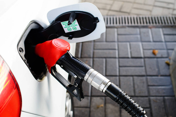 Автомобільна дозаправка на АЗС. Концепція бензинової кризи, f
 - Фото, зображення