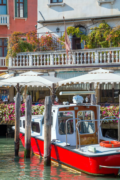 Motorboat in Grande Canal, Venice, Italy - Фото, зображення