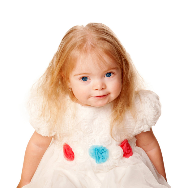 vrij klein meisje met blonde haren - Foto, afbeelding