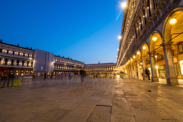 Венеция. Изображение площади Святого Марка в Венеции на закате
. - Фото, изображение