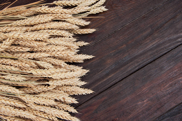 wheat on rust wooden background - Fotoğraf, Görsel