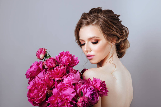 Beautiful model girl , with flowers peony near the face . Cosmetics , beauty, makeup, wedding and cosmetology . - Fotografie, Obrázek