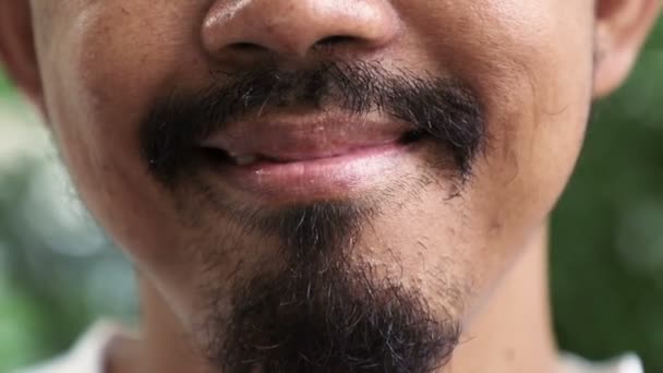 Facial expresiones de asiático adulto hombre
 - Metraje, vídeo