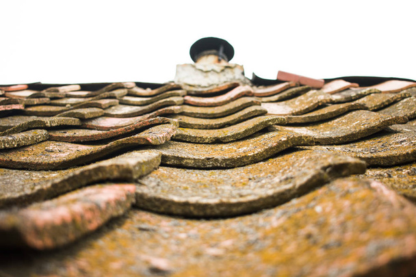 Antigos azulejos. O telhado da velha casa da casa dos pais
 - Foto, Imagem