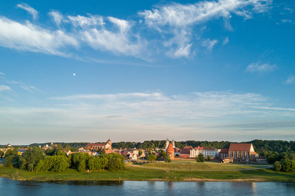 Letecký pohled na centrum města Kaunas. Kaunas je druhé největší město v zemi a historicky byla hlavním centrem hospodářského, akademické a kulturní - Fotografie, Obrázek