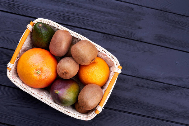 Colorful organic fruits in basket. - Foto, Bild