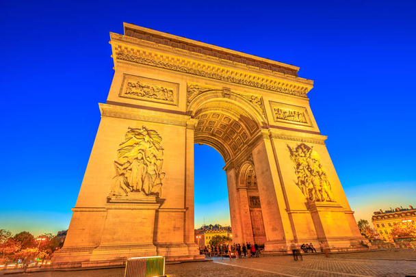 Arc de Triomphe niebieski godzinę - Zdjęcie, obraz