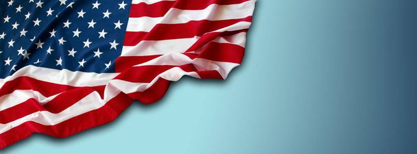 Bandera americana sobre fondo azul - Foto, Imagen