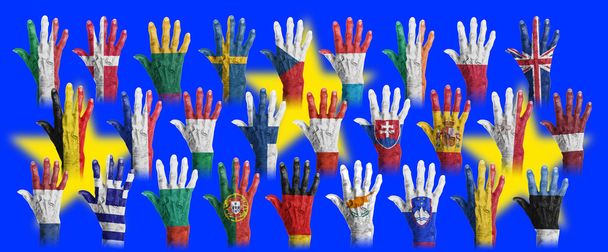 handen met vlag schilderij van de eu-coutries - Foto, afbeelding