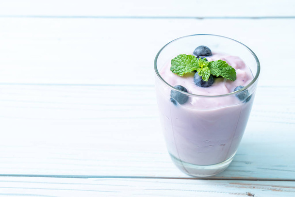 homemade yogurt with fresh blueberries - Fotoğraf, Görsel