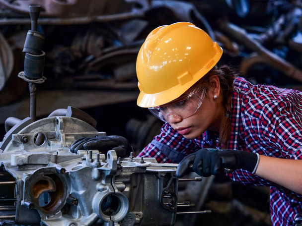 Young Asian Engineer woman  working with machine in factory. - Valokuva, kuva