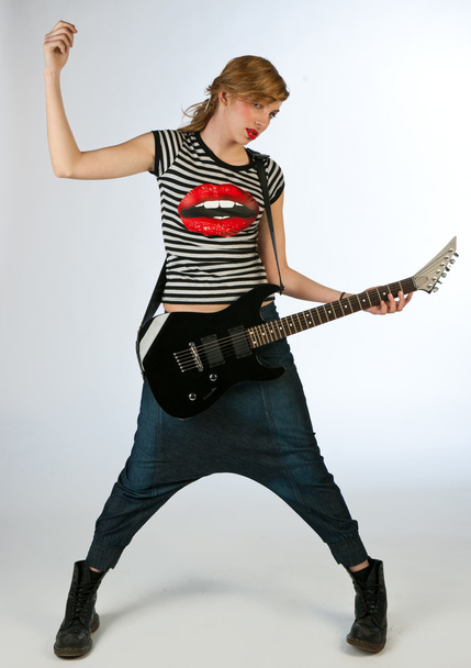 teen girl with guitar - Φωτογραφία, εικόνα