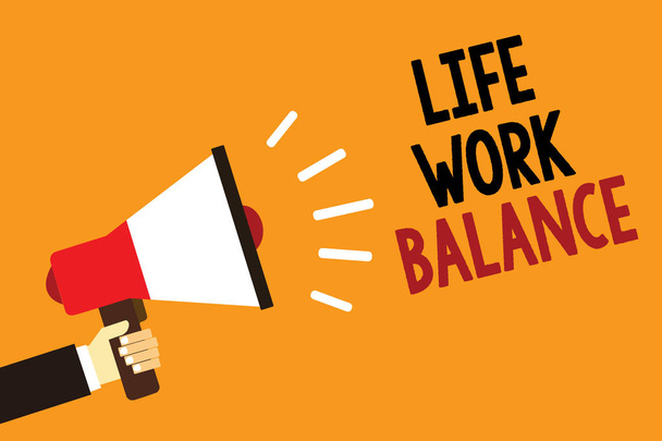 Käsiala Life Work Balance. Käsite tarkoittaa vakautta henkilö tarvitsee välillä työnsä ja henkilökohtaisen ajan Symbol hälyttävä varoitus ilmoitus kaiutin signaali merkintä script
 - Valokuva, kuva