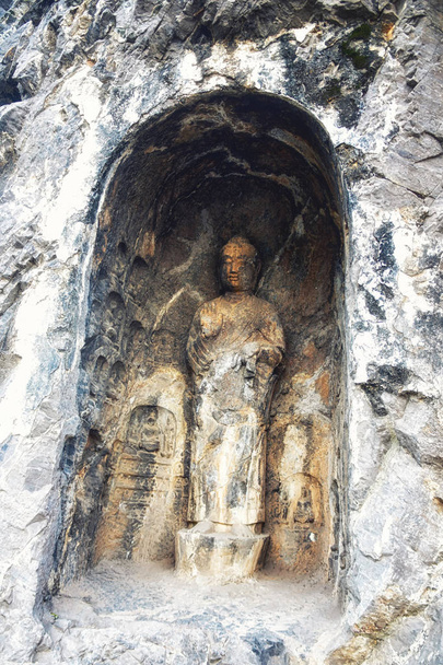 Luoyang, Hernan, Çin-Aralık 25,2017: 6-8 yüzyıllar, Unesco Dünya Mirası, Henan Eyaleti, Çin, Asya'dan Longmen mağaralar, Dragon Gate mağarasını, oyulmuş Buda görüntülere dating. - Fotoğraf, Görsel