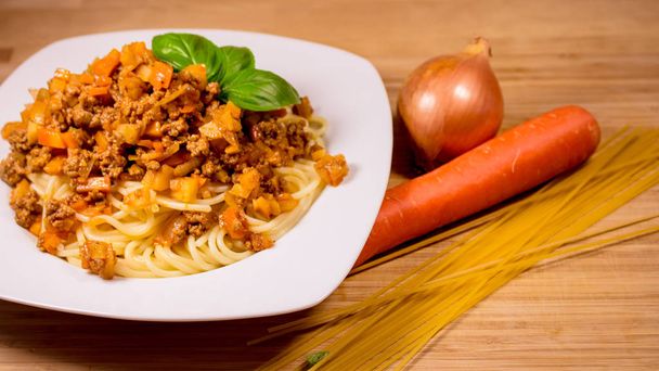 Špagety Bolognese mit Gemse und Hackfleisch - Fotografie, Obrázek