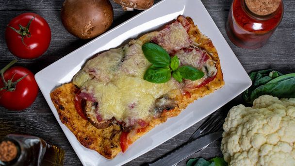 Pizza baja en carbohidratos Brokkoli
 - Foto, Imagen