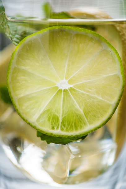 close-up view of glass with cold fresh mojito and slice of lime  - Fotografie, Obrázek