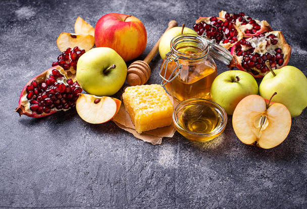 Honey, apple and pomegranate for Rosh Hashana - Φωτογραφία, εικόνα