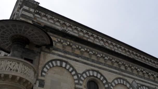 Catedral de Prato (Duomo di Prato, Cattedrale di San Stefano) es una catedral católica, Toscana, Italia Central, desde 1954 la sede del obispo de Prato, anteriormente catedral en la diócesis de Pistoia
. - Metraje, vídeo