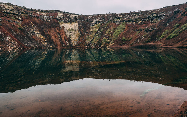 crater lake in iceland with reflection in the water kreio crater - Foto, afbeelding