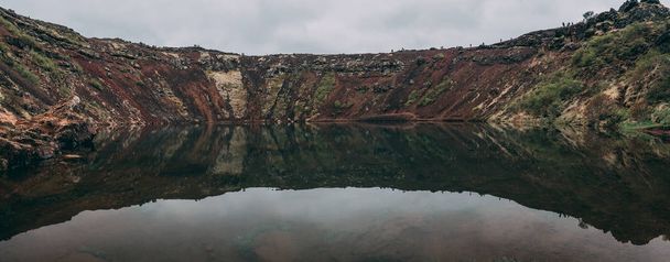 panorama of crater lake in iceland with reflection in the water kreio crater - Foto, afbeelding
