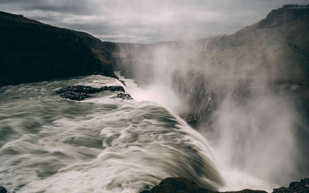 vodopád Gulfoss na Islandu s hladké vodě dlouhý čas expozice rocky - Fotografie, Obrázek