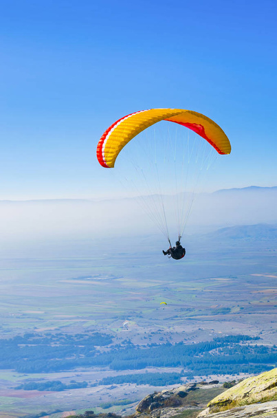 flying paraglider on blue sky background - Zdjęcie, obraz