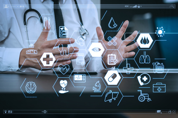 Egészségügyi és orvosi szolgáltatások koncepció a sima vonal Ar interface.smart orvos dolgozik, szúró telefon és digitális tábla-PC és sztetoszkóp fa íróasztal, modern hivatalban - Fotó, kép