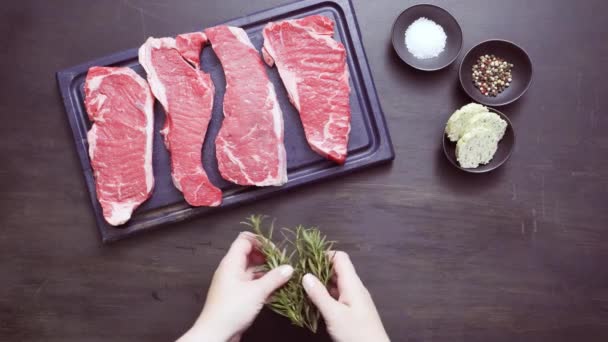 Rauwe steaks uit New York  - Video