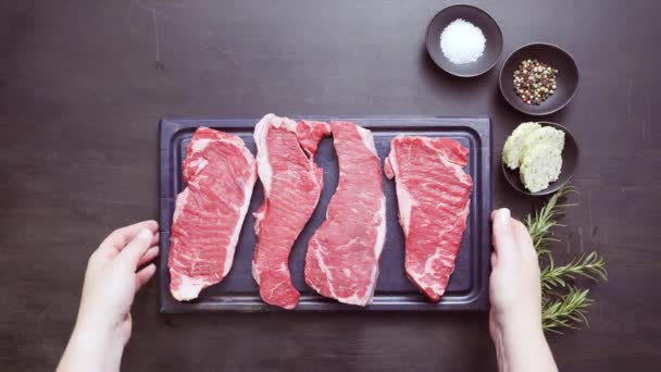 Rauwe steaks uit New York  - Video