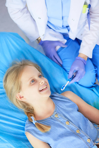 Little girl sitting in the dentists office. - Photo, Image