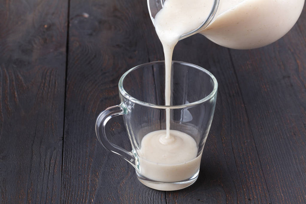 Closeup of oat milk, the concept of a vegetarian diet, Healthy Oat Smoothies - Foto, Imagem