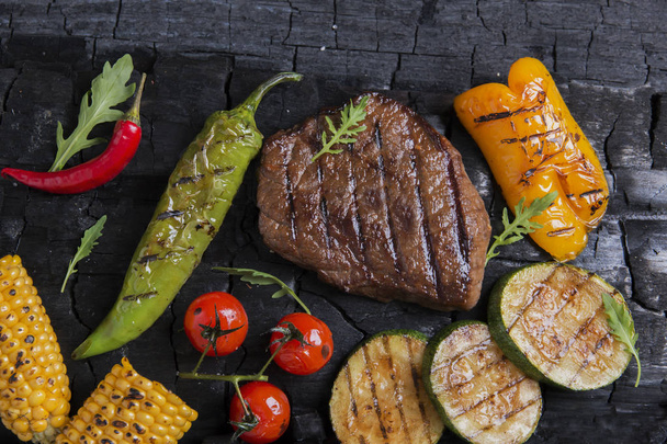 beef steak with grilled vegetables - Photo, Image
