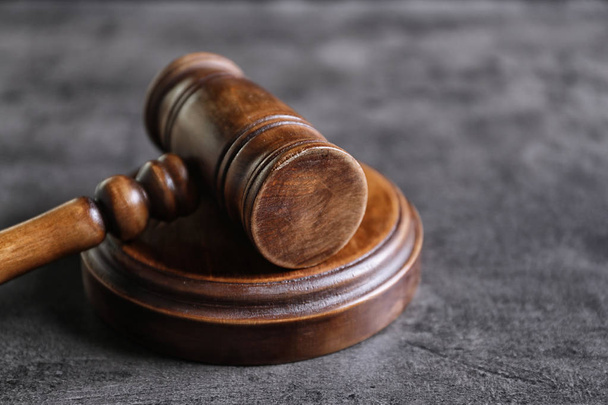 Judge's gavel on grey background. Law concept - Zdjęcie, obraz
