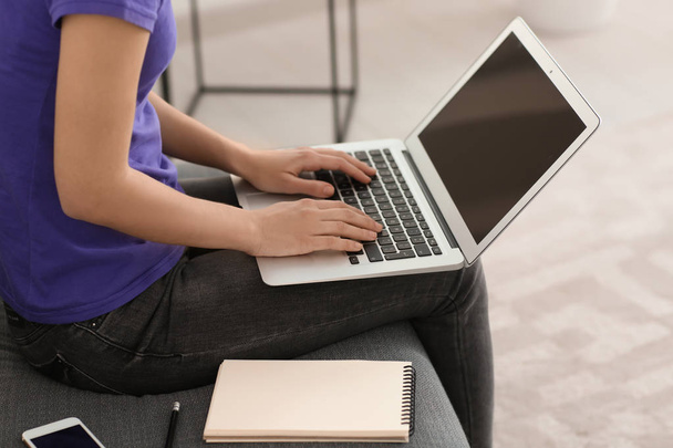Young female freelancer working with laptop at home - Φωτογραφία, εικόνα