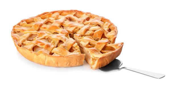 Вкусный домашний яблочный пирог и шпатель на белом фоне
 - Фото, изображение