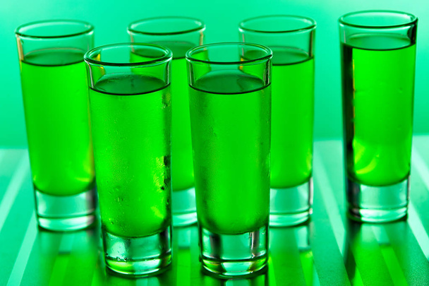 Green Shots auf grünem Hintergrund - Foto, Bild